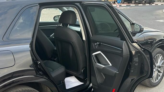 Подержанный Audi Q3 35 TFSI II (F3), 1.5 л, 2020 в Дубае от Alhamd Motors Черный цвет. Other | AUTO.AE