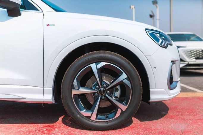 New Audi Q3 35 TFSI II (F3), 1.5 l, 2025 in Dubai by Albakheet Motors, White color. Chinese Specs | AUTO.AE