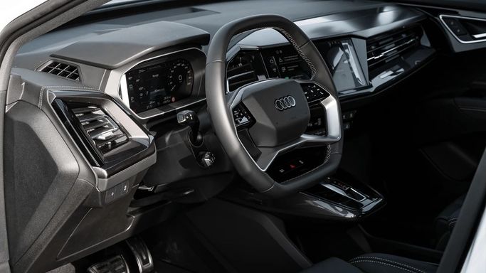 Новый Audi Q4 e-tron 40, 2021 в Дубае от Altass Motors Серый цвет. Other | AUTO.AE