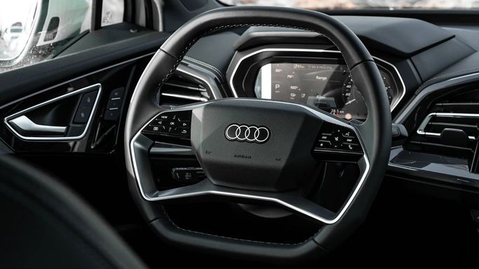 Новый Audi Q4 e-tron 40, 2021 в Дубае от Altass Motors Серый цвет. Other | AUTO.AE