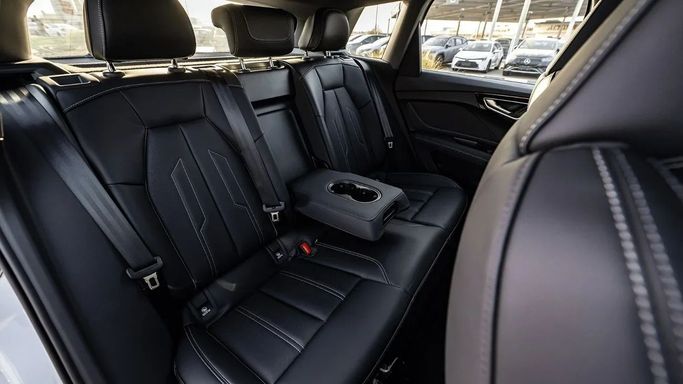 Новый Audi Q4 e-tron 40, 2021 в Дубае от Altass Motors Серый цвет. Other | AUTO.AE