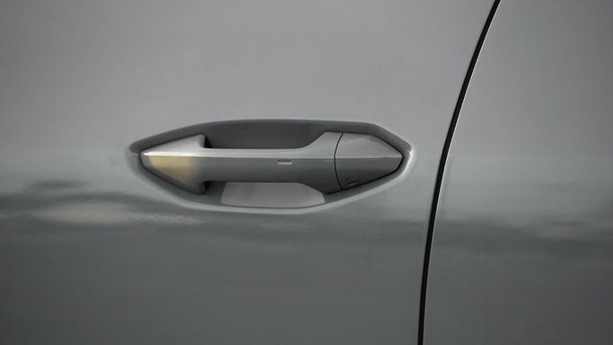 Новый Audi Q4 e-tron 40, 2021 в Дубае от Altass Motors Серый цвет. Other | AUTO.AE