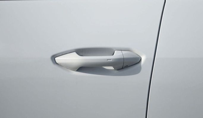 Новый Audi Q4 e-tron 40, 2021 в Дубае от Altass Motors Белый цвет. Other | AUTO.AE