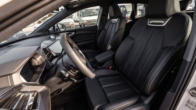 Новый Audi Q4 e-tron 40, 2021 в Дубае от Altass Motors Белый цвет. Other | AUTO.AE