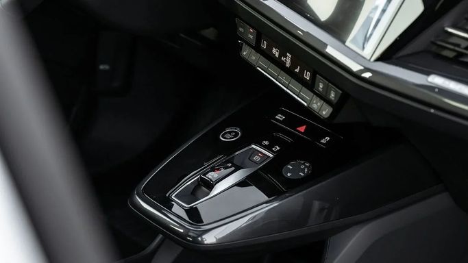 Новый Audi Q4 e-tron 40, 2021 в Дубае от Altass Motors Белый цвет. Other | AUTO.AE