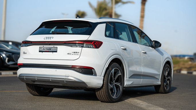 Новый Audi Q4 e-tron 40, 2021 в Дубае от Altass Motors Белый цвет. Other | AUTO.AE