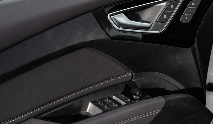 Новый Audi Q4 e-tron 40, 2021 в Дубае от Altass Motors Белый цвет. Other | AUTO.AE