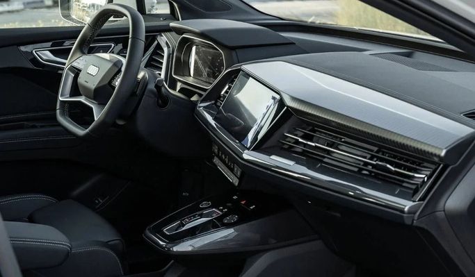 Новый Audi Q4 e-tron 40, 2021 в Дубае от Altass Motors Белый цвет. Other | AUTO.AE