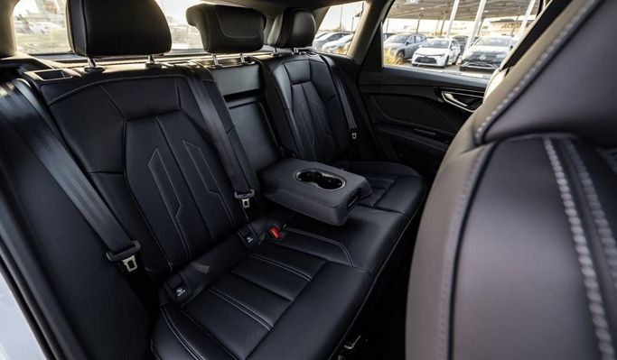 Новый Audi Q4 e-tron 40, 2021 в Дубае от Altass Motors Белый цвет. Other | AUTO.AE