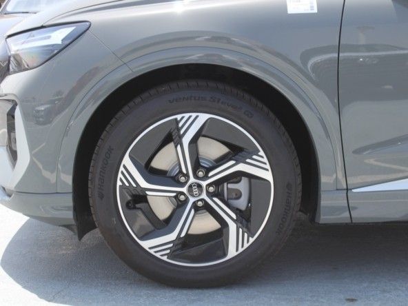 Новый Audi Q4 e-tron 40, 2024 в Дубае от Titanum Cars Серый цвет. Other | AUTO.AE