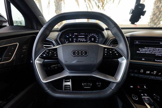 Подержанный Audi Q5 e-tron 50, 2023 в Дубае от Linda Cars Белый цвет. Китайская | AUTO.AE