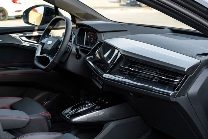 Новый Audi Q5 e-tron 40, 2023 в Дубае от Altass Motors Белый цвет. Other | AUTO.AE