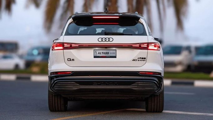 Новый Audi Q5 e-tron 40, 2023 в Дубае от Altass Motors Белый цвет. Other | AUTO.AE