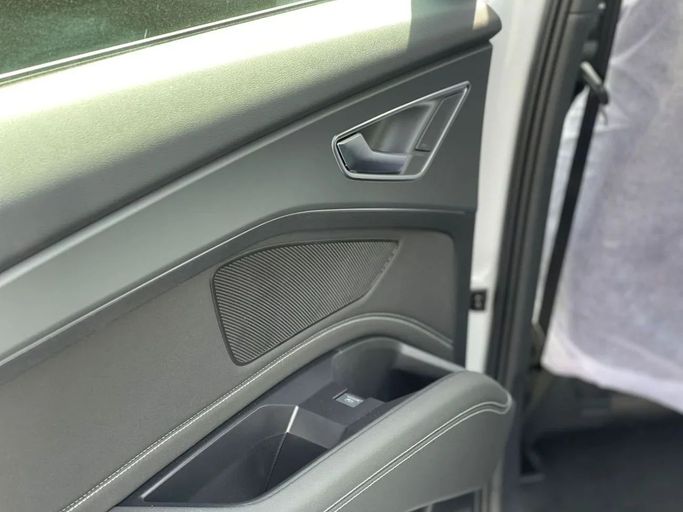 Новый Audi Q5 e-tron 40, 2024 в Дубае от My Way Motors Белый цвет. Китайская | AUTO.AE