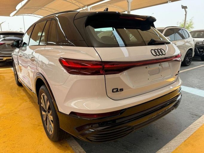 Новый Audi Q5 e-tron 40, 2024 в Дубае от My Way Motors Белый цвет. Китайская | AUTO.AE