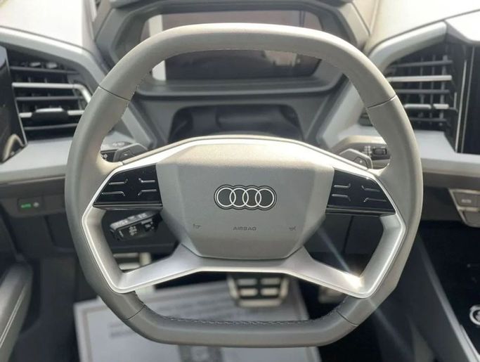 Новый Audi Q5 e-tron 40, 2024 в Дубае от My Way Motors Белый цвет. Китайская | AUTO.AE