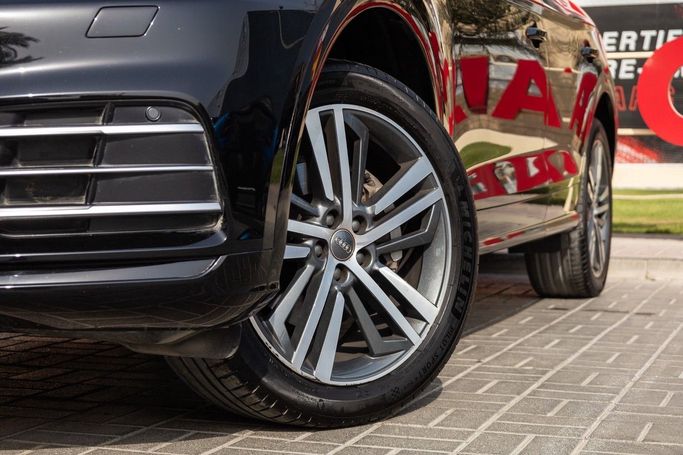 Used Audi Q5 II (FY), 2.0 l, 2018 in Dubai by Linda Cars, Black color. GCC Specs | AUTO.AE
