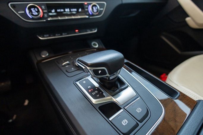 Used Audi Q5 II (FY), 2.0 l, 2018 in Dubai by Linda Cars, Black color. GCC Specs | AUTO.AE