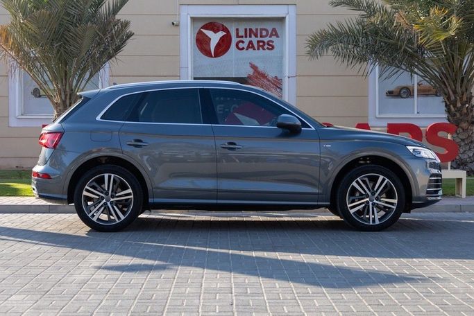 Used Audi Q5 II (FY), 2.0 l, 2018 in Dubai by Linda Cars, Grey color. GCC Specs | AUTO.AE