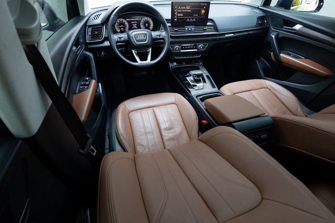 Подержанный Audi Q5 45 TFSI II (FY) Рестайлинг, 2.0 л, 2022 в Дубае от Linda Cars Синий цвет. GCC | AUTO.AE