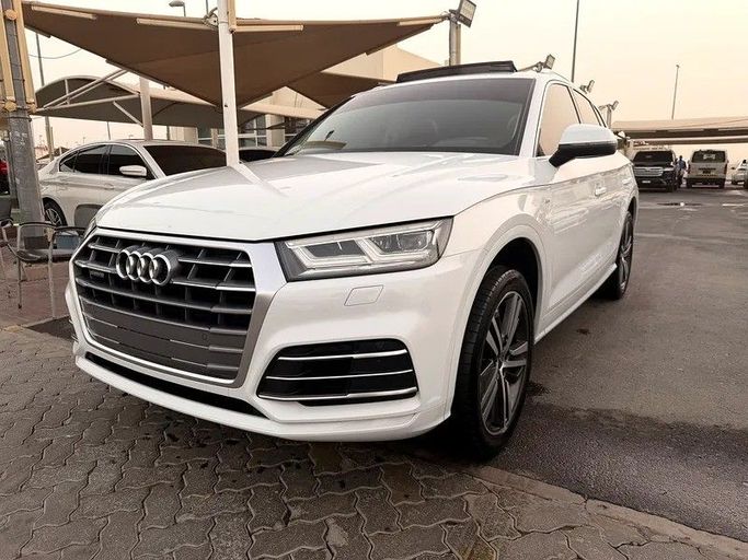 Подержанный Audi Q5 45 TFSI II (FY), 2.0 л, 2020 в Дубае от Al Qemah Used Cars Белый цвет. GCC | AUTO.AE