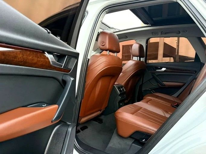 Подержанный Audi Q5 45 TFSI II (FY), 2.0 л, 2020 в Дубае от Al Qemah Used Cars Белый цвет. GCC | AUTO.AE