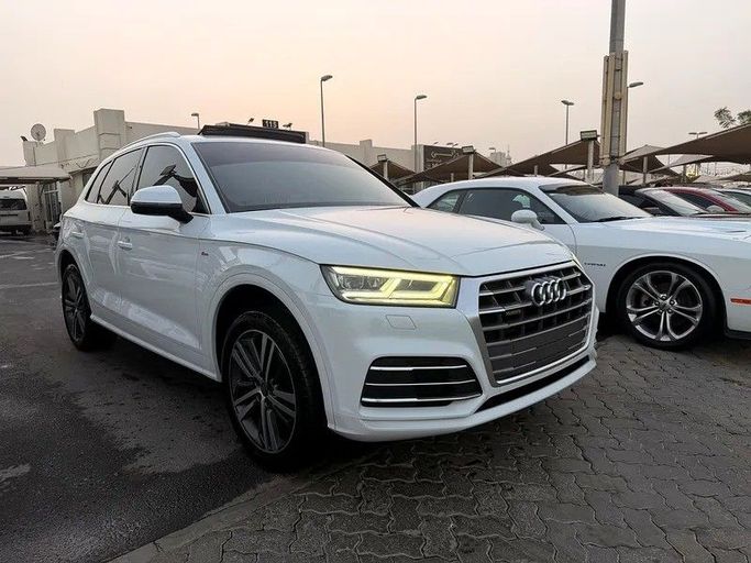 Подержанный Audi Q5 45 TFSI II (FY), 2.0 л, 2020 в Дубае от Al Qemah Used Cars Белый цвет. GCC | AUTO.AE