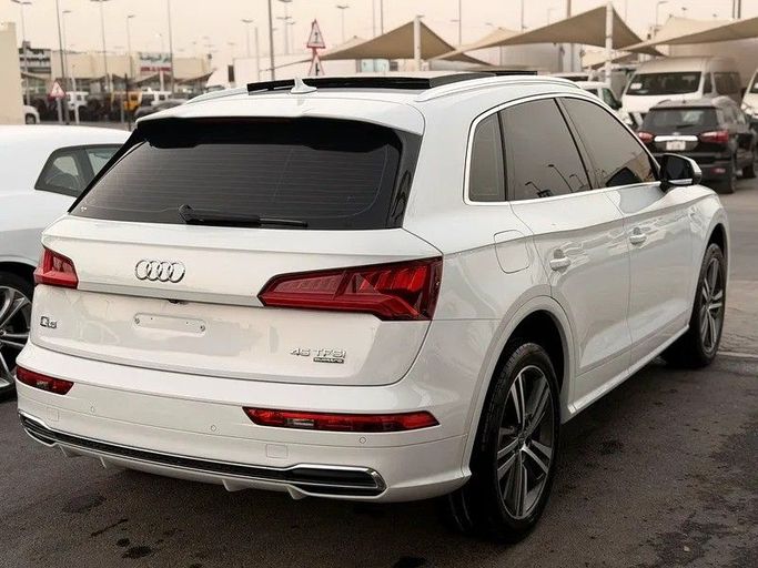 Подержанный Audi Q5 45 TFSI II (FY), 2.0 л, 2020 в Дубае от Al Qemah Used Cars Белый цвет. GCC | AUTO.AE