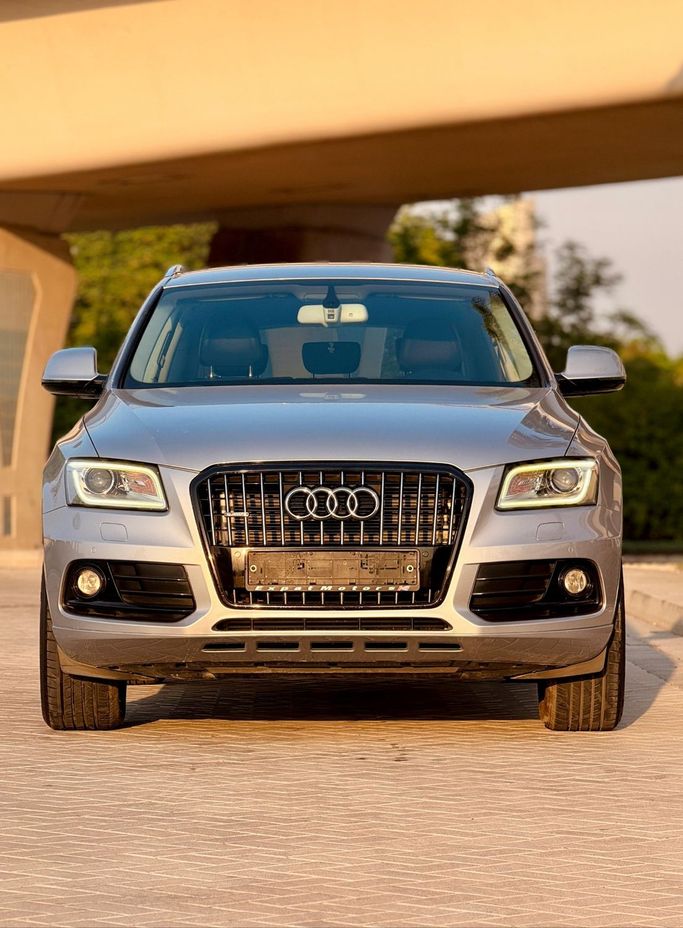 Подержанный Audi Q5 I (8R) Рестайлинг, 2.0 л, 2017 в Дубае Серебристый цвет. GCC | AUTO.AE