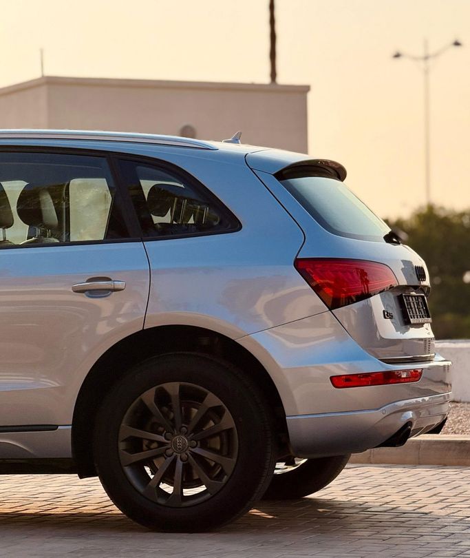 Подержанный Audi Q5 I (8R) Рестайлинг, 2.0 л, 2017 в Дубае Серебристый цвет. GCC | AUTO.AE