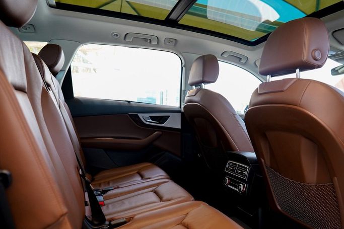 Подержанный Audi Q7 55 TFSI II (4M), 3.0 л, 2016 в Дубае от Linda Cars Серый цвет. GCC | AUTO.AE