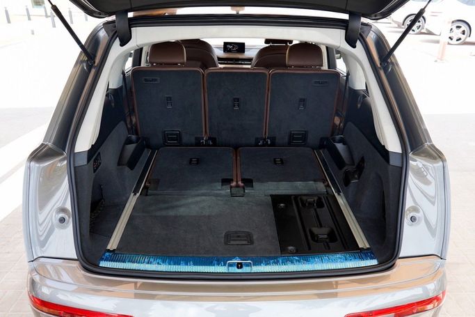 Подержанный Audi Q7 55 TFSI II (4M), 3.0 л, 2016 в Дубае от Linda Cars Серый цвет. GCC | AUTO.AE