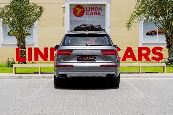 Подержанный Audi Q7 55 TFSI II (4M), 3.0 л, 2016 в Дубае от Linda Cars Серый цвет. GCC | AUTO.AE
