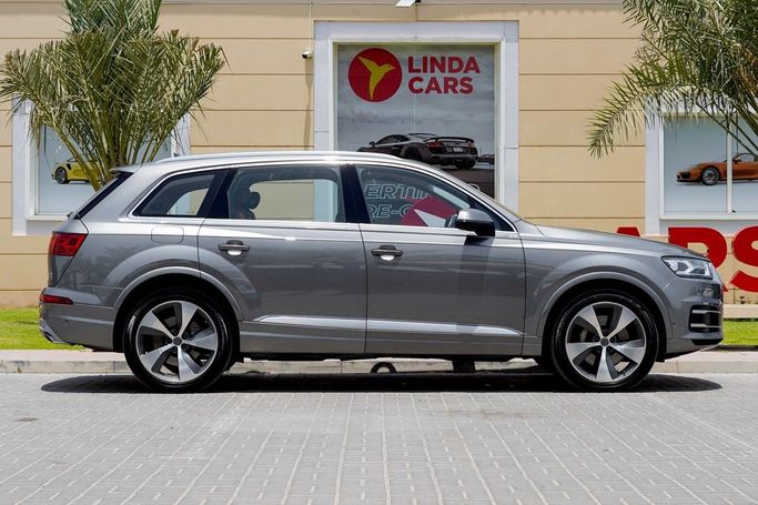 Подержанный Audi Q7 55 TFSI II (4M), 3.0 л, 2016 в Дубае от Linda Cars Серый цвет. GCC | AUTO.AE