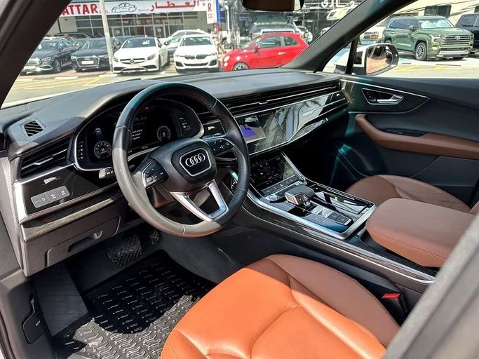 Подержанный Audi Q7 55 TFSI II (4M) Рестайлинг, 3.0 л, 2020 в Дубае от Nice Cars Motos Белый цвет. GCC | AUTO.AE