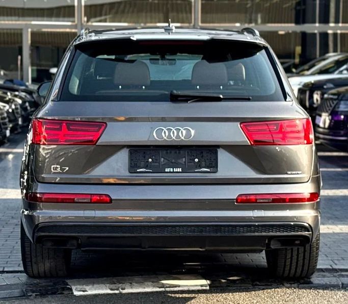 Used Audi Q7 45 TFSI II (4M) Facelift, 2.0 l, 2019 in Dubai by Auto Bank Motors, Grey color. GCC Specs | AUTO.AE