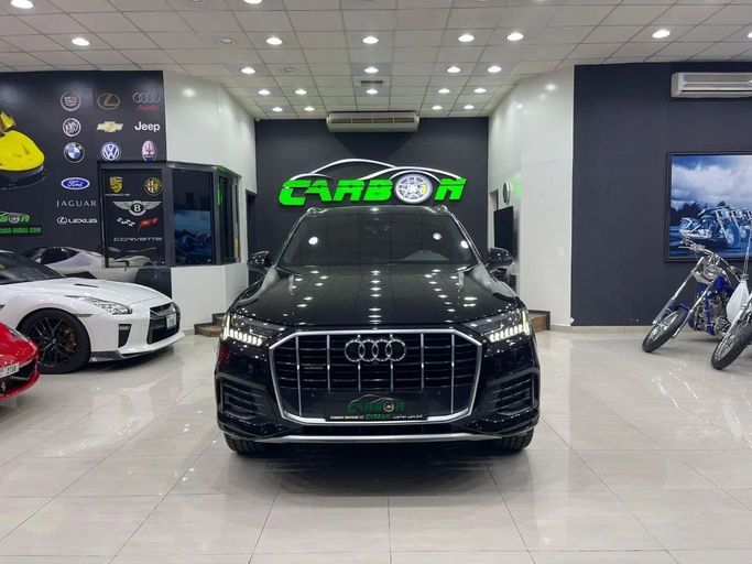 Подержанный Audi Q7 45 TFSI II (4M) Рестайлинг, 2.0 л, 2022 в Дубае от Carbon Cars Черный цвет. GCC | AUTO.AE