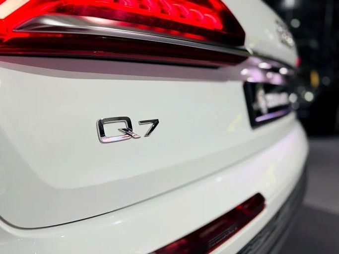 Used Audi Q7 55 TFSI II (4M) Facelift, 3.0 l, 2022 in Dubai by Zeus Motors, White color. GCC Specs | AUTO.AE