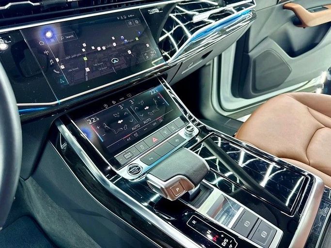 Used Audi Q7 55 TFSI II (4M) Facelift, 3.0 l, 2022 in Dubai by Zeus Motors, White color. GCC Specs | AUTO.AE