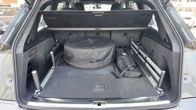 Подержанный Audi Q7 55 TFSI II (4M) Рестайлинг, 3.0 л, 2021 в Дубае от Cariva Used Cars  Серый цвет. GCC | AUTO.AE