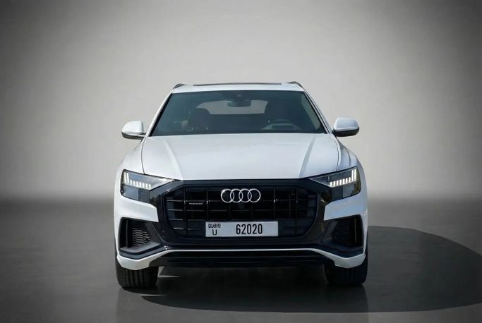 Audi Q8 55 TFSI ط (4 م), 2023  دفع رباعي 5 أبواب للتأجير في في دبي من Rotana Star Rent a Car، اللون أبيض | AUTO.AE