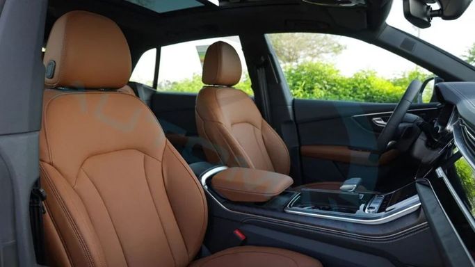 Новый Audi Q8 55 TFSI I (4M) Рестайлинг, 3.0 л, 2025 в Дубае от Auto Max Group Серый цвет. GCC | AUTO.AE