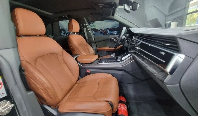 Подержанный Audi Q8 55 TFSI I (4M), 3.0 л, 2021 в Дубае от Carbon Cars Черный цвет. GCC | AUTO.AE