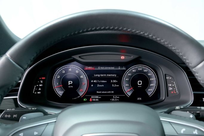 Подержанный Audi Q8 55 TFSI I (4M), 3.0 л, 2019 в Дубае от The Car Superstore Серебристый цвет. GCC | AUTO.AE