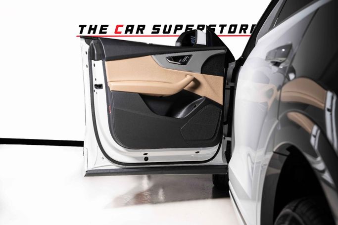 Подержанный Audi Q8 55 TFSI I (4M), 3.0 л, 2023 в Дубае от The Car Superstore Белый цвет. Европейская | AUTO.AE