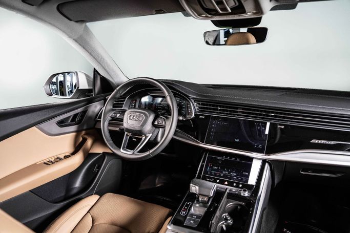 Подержанный Audi Q8 55 TFSI I (4M), 3.0 л, 2023 в Дубае от The Car Superstore Белый цвет. Европейская | AUTO.AE