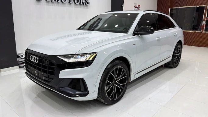مستعملة Audi Q8 55 TFSI ط (4 م), 3.0 l, 2021 في في دبي من F1 Motors، اللون أبيض. مواصفات الخليج | AUTO.AE