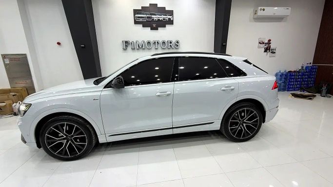 مستعملة Audi Q8 55 TFSI ط (4 م), 3.0 l, 2021 في في دبي من F1 Motors، اللون أبيض. مواصفات الخليج | AUTO.AE