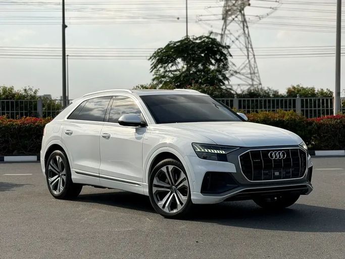 Подержанный Audi Q8 55 TFSI I (4M), 3.0 л, 2019 в Дубае от First Edition Motors Белый цвет. GCC | AUTO.AE
