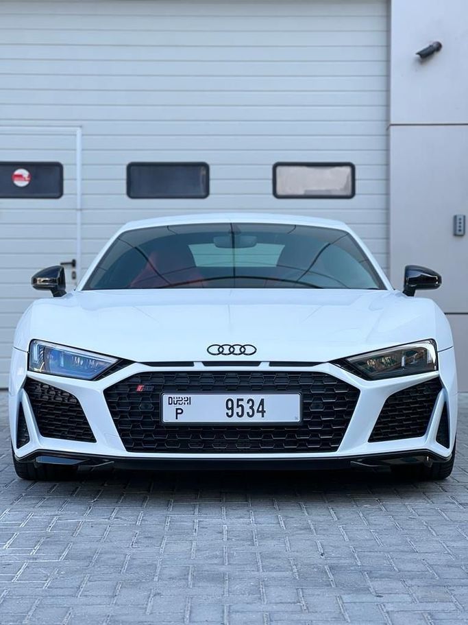 Audi R8 V10 performance II (4S) Рестайлинг, 2023 купе спорт класса в Дубае от Princess белый цвет | AUTO.AE